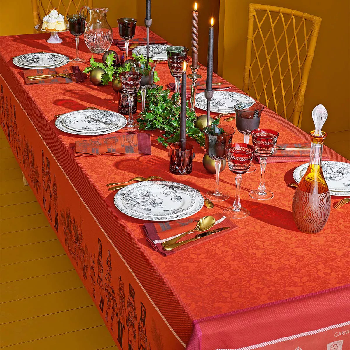 Casse Noisettes Rouge Festif Napkin (4ct)