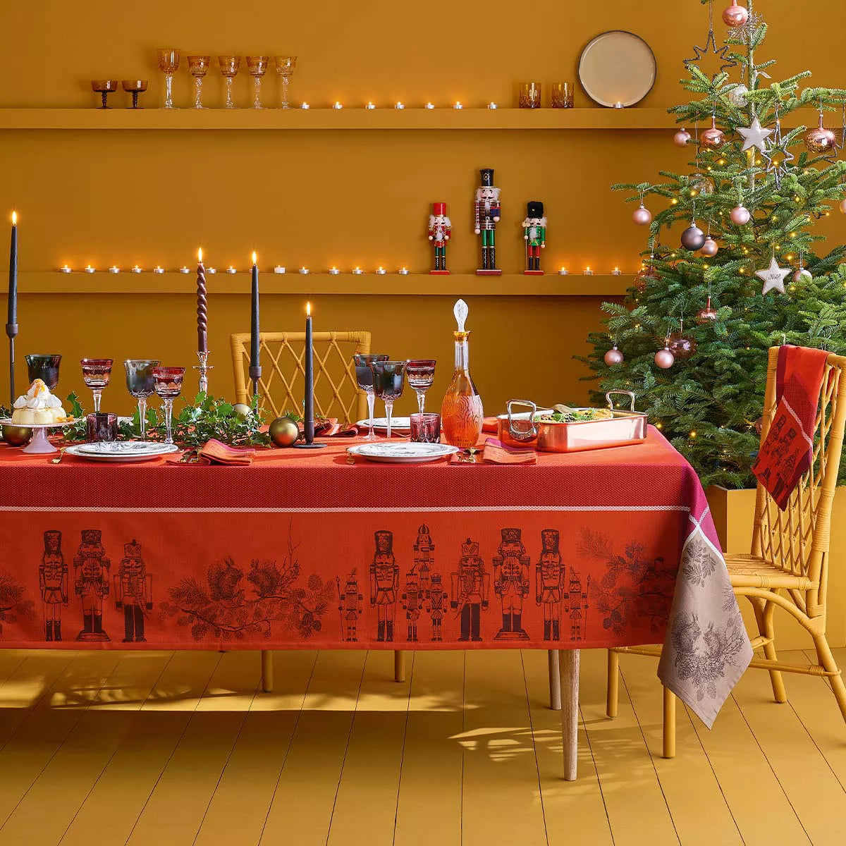 Casse Noisettes Rouge Festif Napkin (4ct)