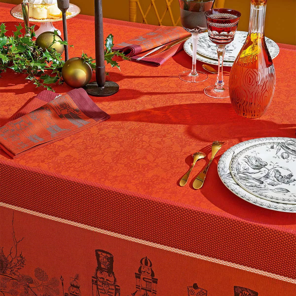 Casse Noisettes Rouge Festif Napkin (4ct)