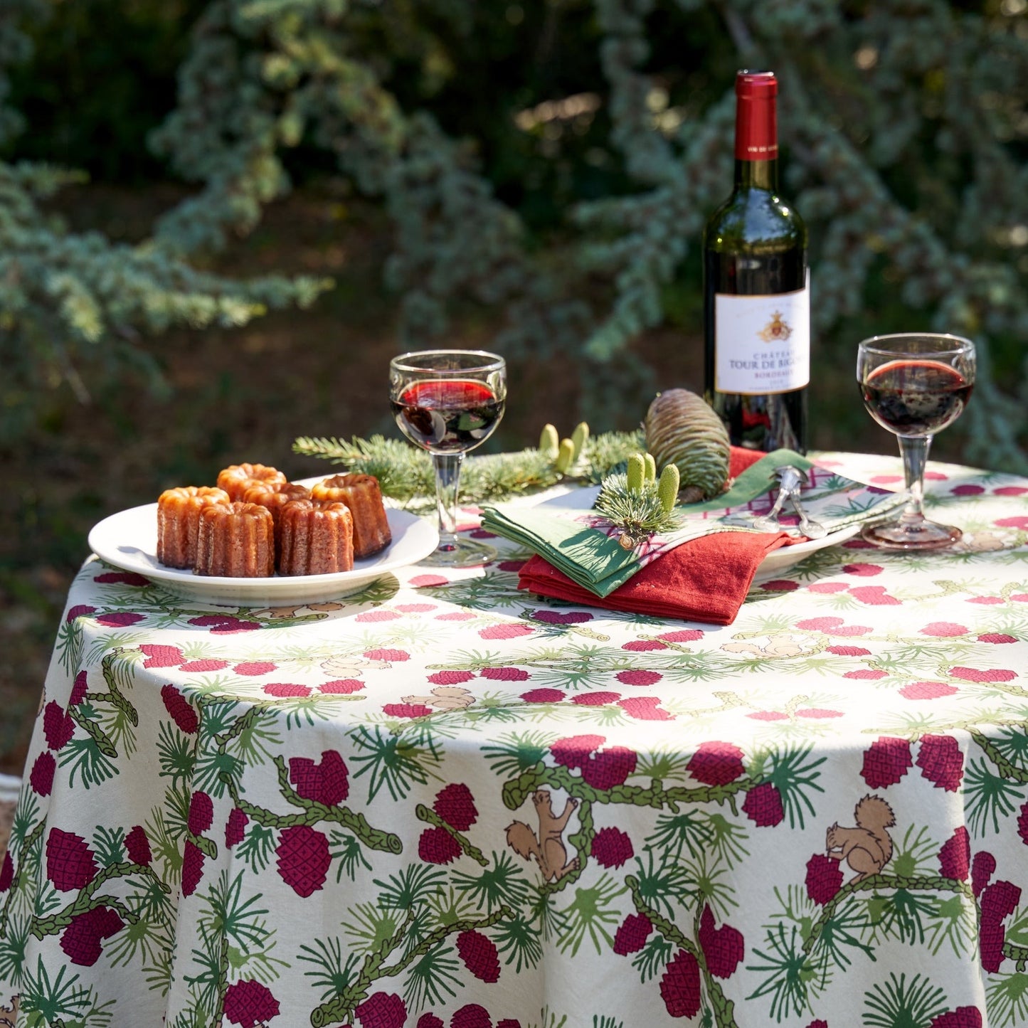 Squirrel & Pinecone Red & Brown Napkin (6 ct)