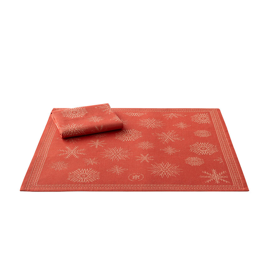 Red Ciel Étoilé French cotton jacquard napkins with gold snowflakes.