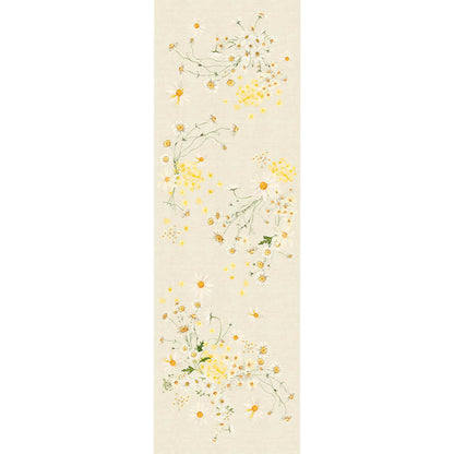 Full view of the Daisy print chanvre cotton-linen table runner.